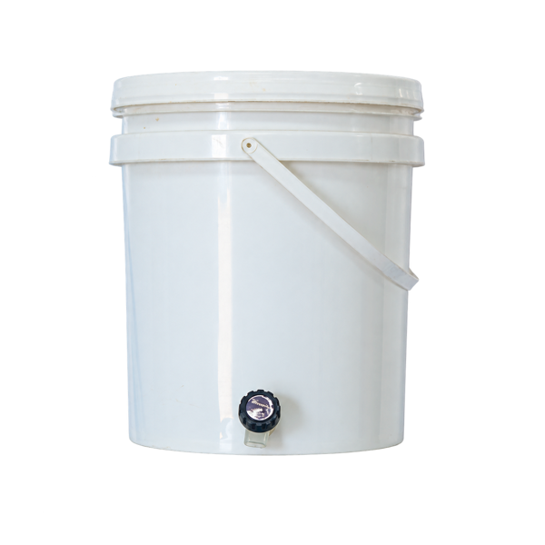 White 20 litre polypropylene bucket with tap